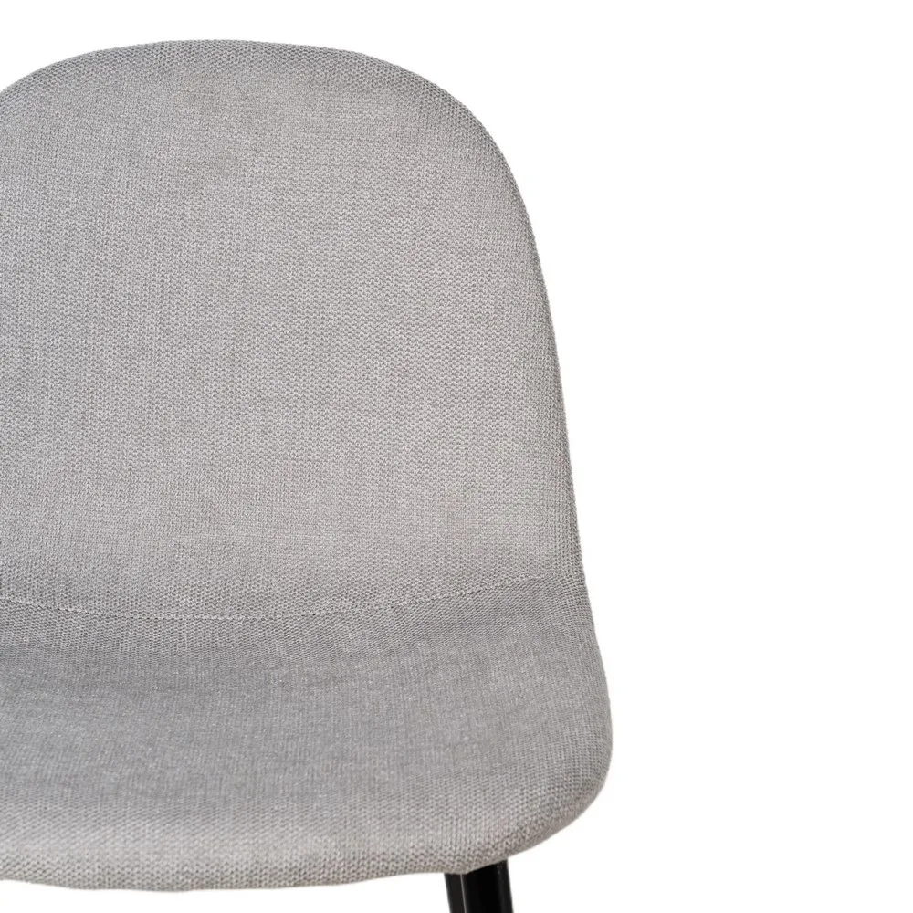 Detalle del asiento del taburete gris de cocina