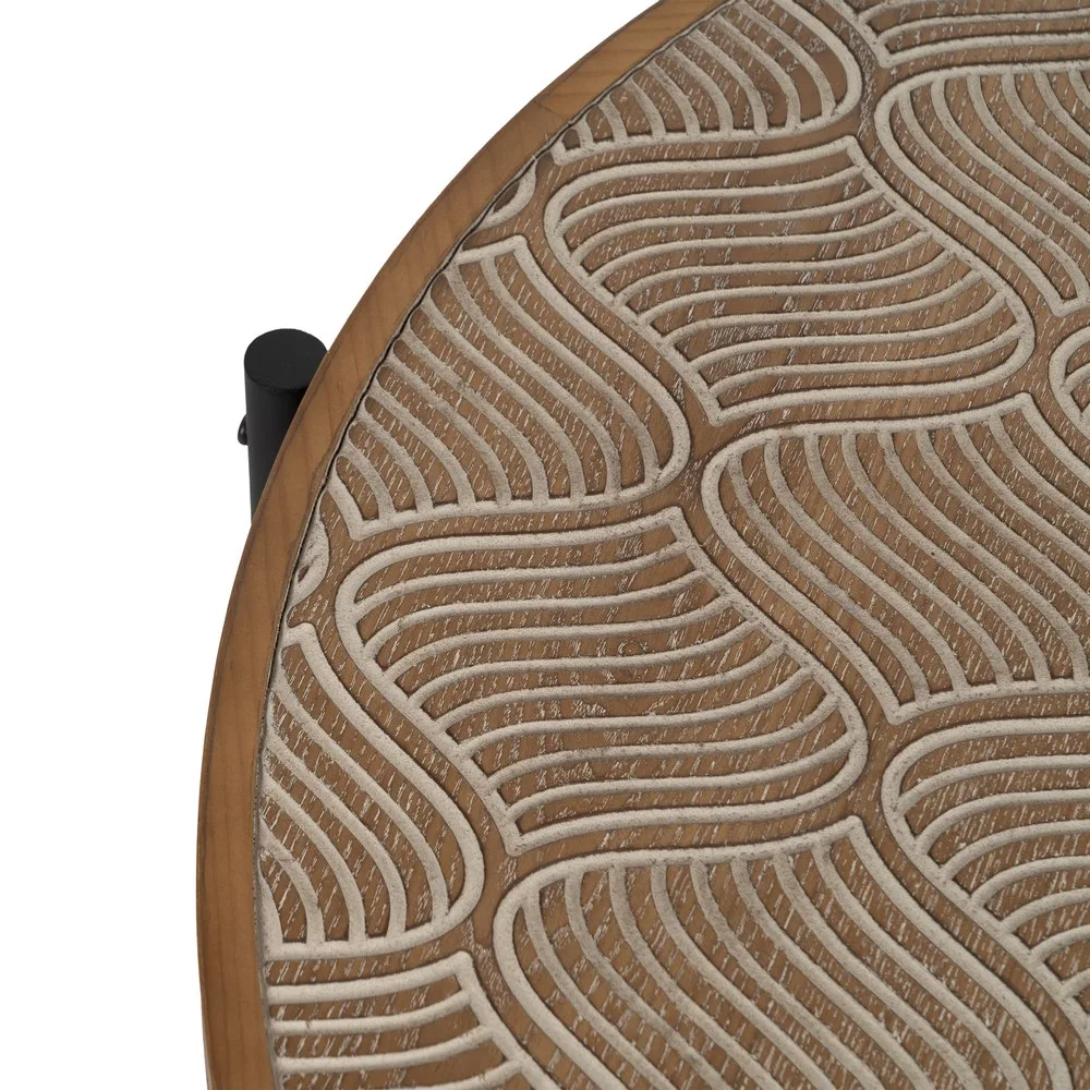 Detalle del acabado de la mesa de centro de madera de pino