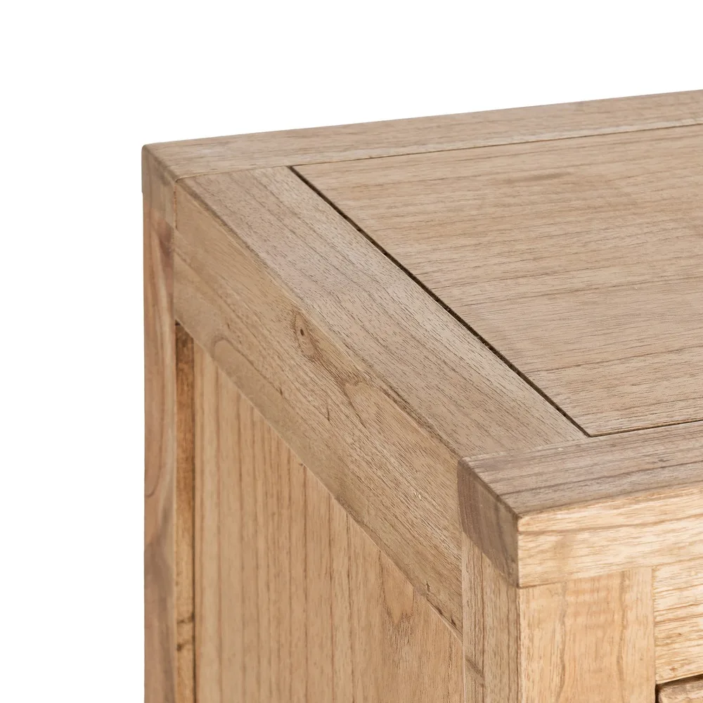 Detalle de tiradores de la cómoda de madera de mindi 90 cm