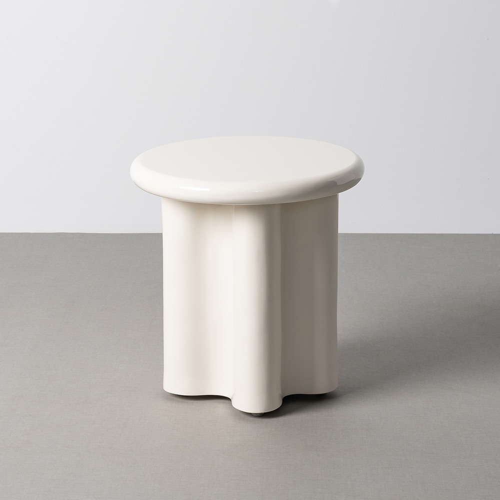 Mesa auxiliar lacada crema Ref. 615589